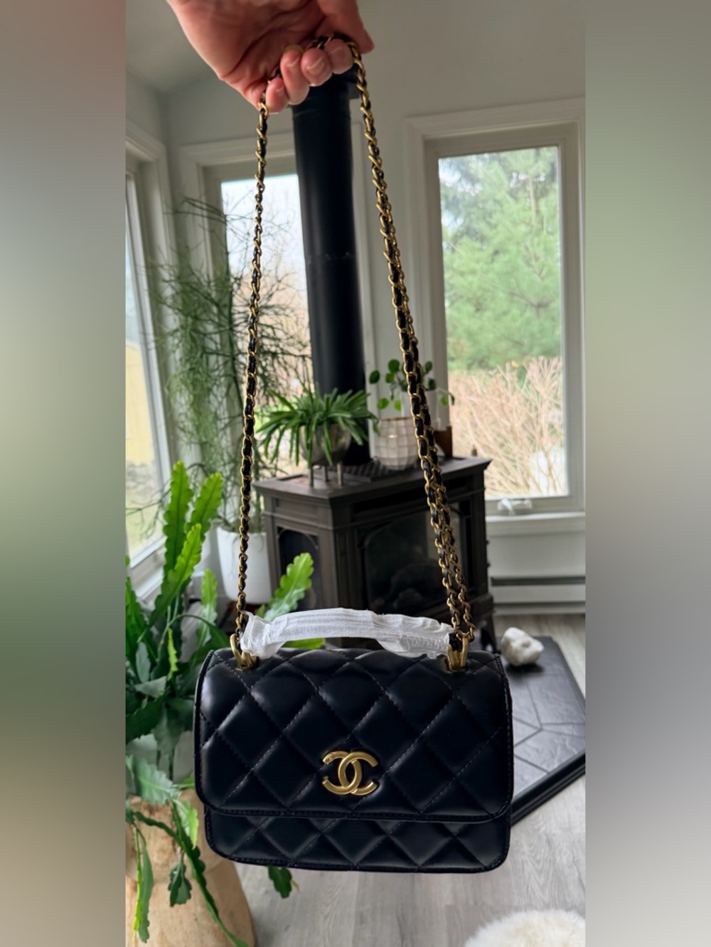 CHANEL Black Quilted Leather Crossbody Bag with Gold Hardware - Picture 3 of 16